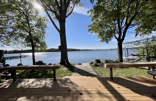 Elysian House | “Chasing Lakeside Sunsets” Lake Francis - fishing, kayaks,paddle boat,lilly pad