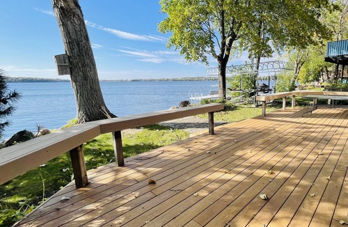 Elysian House | “Chasing Lakeside Sunsets” Lake Francis - fishing, kayaks,paddle boat,lilly pad