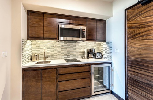 Cabo San Lucas Condo | Chasing Sunsets in Cabo - Pacific Ocean Beachfront 1B/1B Luxury Junior Suite