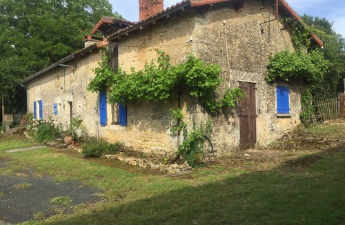 Chatain Cottage | Chatain - Cottage - Sleeps 5 - Pool - Garden
