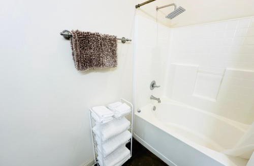 Pine Grove Apartment | Chateau 17