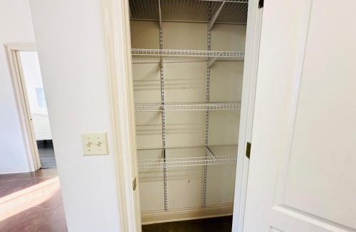 Pine Grove Apartment | Chateau 4