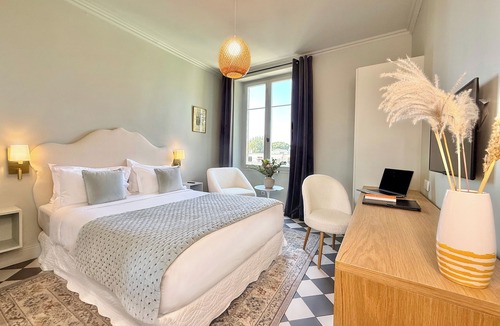 La Pointe Rouge Hotel | chateau beaupin