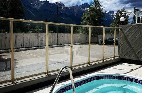 Canmore Hotel | Chateau Canmore