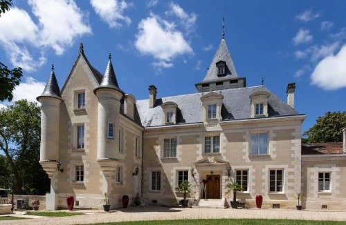 Lavalette Tude Dronne Bed & Breakfast | Chateau de Bellevue B&B et Appartements avec Piscine saisonal chauffée et Chambres partout climatisées