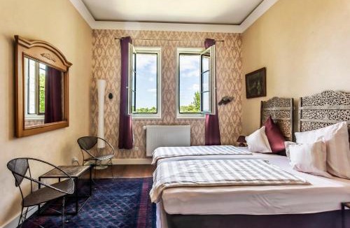 Lavalette Tude Dronne Bed & Breakfast | Chateau de Bellevue B&B et Appartements avec Piscine saisonal chauffée et Chambres partout climatisées