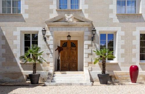 Lavalette Tude Dronne Bed & Breakfast | Chateau de Bellevue B&B et Appartements avec Piscine saisonal chauffée et Chambres partout climatisées