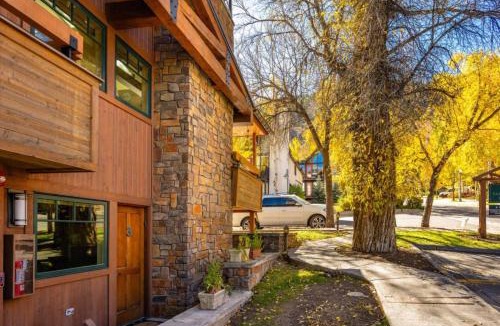 Aspen House | Chateau DuMont 17