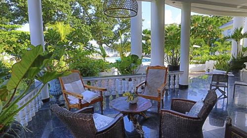 Beau Vallon Hotel | Chateau Elysium