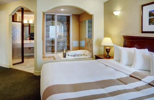 North Central Edmonton Hotel | Chateau Nova Kingsway