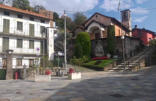 Comero House | CHATEAU ROSE' FAR 2 KMS FROM LAKE MAGGIORE OF INTRA