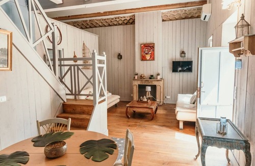 Saint-Thibery Hotel | Chateau Sainte Cecile