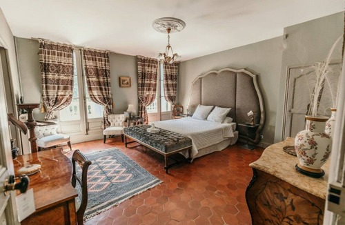 Saint-Thibery Hotel | Chateau Sainte Cecile