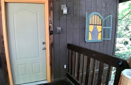 Eureka Springs Apartment | Chateau Treehouse #11 @ Oak Crest Cottages and Treehouses