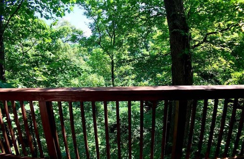 Eureka Springs Apartment | Chateau Treehouse #11 @ Oak Crest Cottages and Treehouses