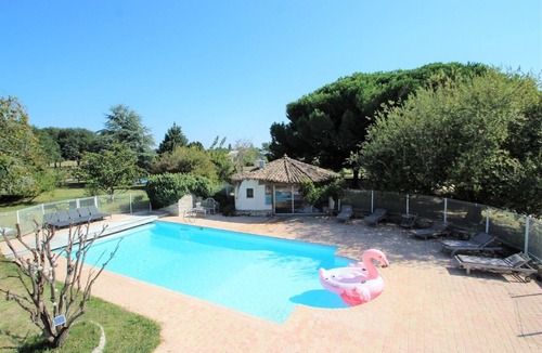 Arvert Cottage | Chateauneuf du Pape (meadow view)