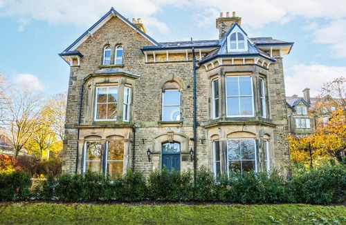 Buxton Apartment | Chatsworth Suite