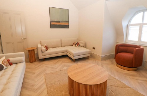 Buxton Apartment | Chatsworth Suite