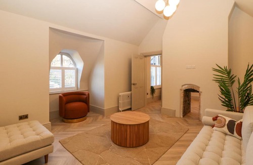Buxton Apartment | Chatsworth Suite