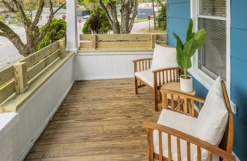 Northside House | Chatt Blue Bungalow - Pet Friendly, Mins to Downtown!
