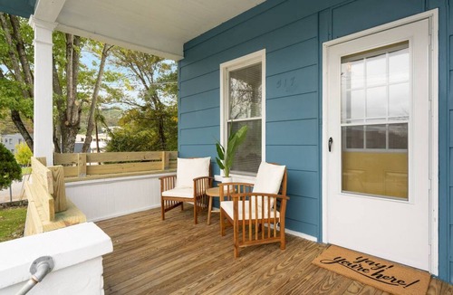 Northside House | Chatt Blue Bungalow - Pet Friendly, Mins to Downtown!
