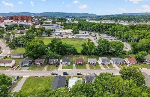 Chattanooga House | Chattanooga Duo 2 Connected Homes Sleeps 20 Hot Tub Pool Table Pet Friendly