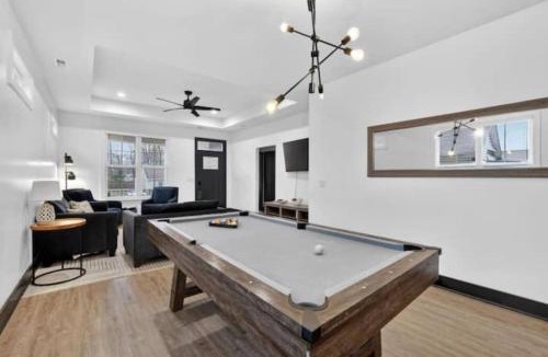 Chattanooga House | Chattanooga Duo 2 Connected Homes Sleeps 20 Hot Tub Pool Table Pet Friendly