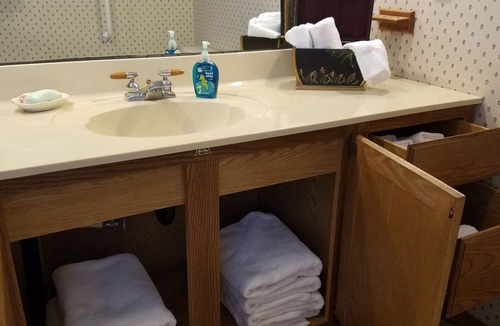 Flintstone Cabin | Chattanooga Vacation Rental Private Pool
