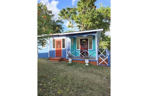 Warleigh Cottage | Chattel House, in Speightstown!