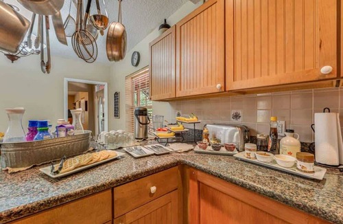 Chassahowitzka Bed & Breakfast | Chaz River Suite