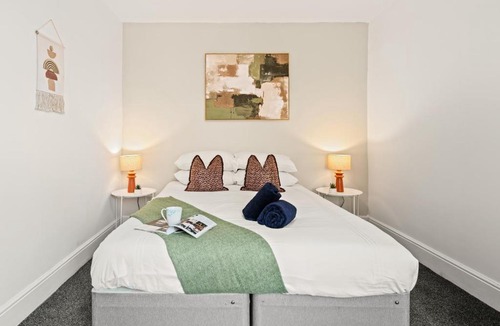 Cheadle Apartment | Cheadle l 2-Bed Flat l Near Airport & Christie