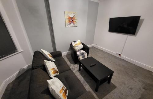 Cheadle House | Cheadle village