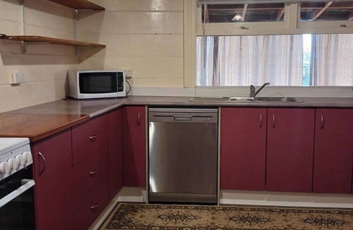 Kaipara District Apartment | Cheap & Cheerful 1-2 Bdr roomy Guest-Wing at the 150-yr-old Aratapu School House