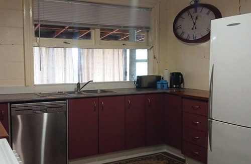 Kaipara District Apartment | Cheap & Cheerful 1-2 Bdr roomy Guest-Wing at the 150-yr-old Aratapu School House