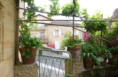 Couze-et-Saint-Front House | Cheap detached house sun bed 160cm patio