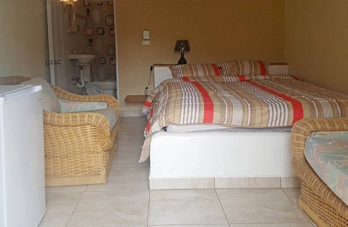 La Mulata Hotel | Cheap guest-friendly room in quiet countryside hotel-restaurant