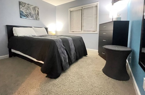 West Des Moines House | CHEAP WEEKDAYS! ARCADE, POOL TBL, PING PONG, HOT TUB, DECK! ACCESS TO POOLS!
