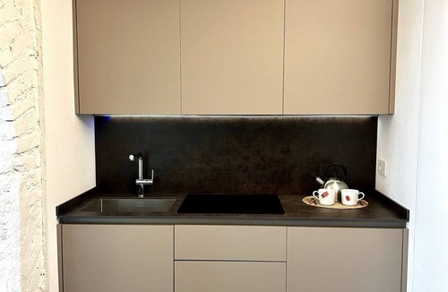 Washington Apartment | Check in information:You won’t need to meet anyone to access the apartment. Before arrival, you will receive a link to access the Guest Portal, where you can complete the self check-in directly from your phone by entering the ID details of all guests a