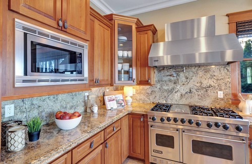 Bryn Mawr-Skyway House | Check out or SPECIAL’s @ Bella Vita sleeps 20, chef's kitchen, option add 2 bd !