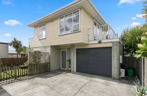 Petone House | Cheer full 2bdm warm home close to the beach