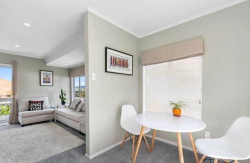 Petone House | Cheer full 2bdm warm home close to the beach