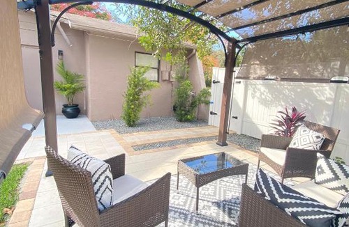 Spring Hill House | Cheerful 1 bedroom guest suite with pool and yard