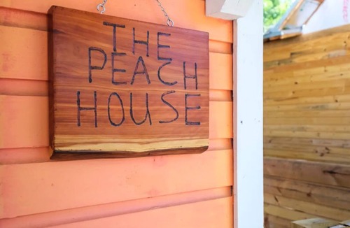 Pleasant Street House | Cheerful 2-BDRM/2.5 Bathroom Home Near DWTN & UF