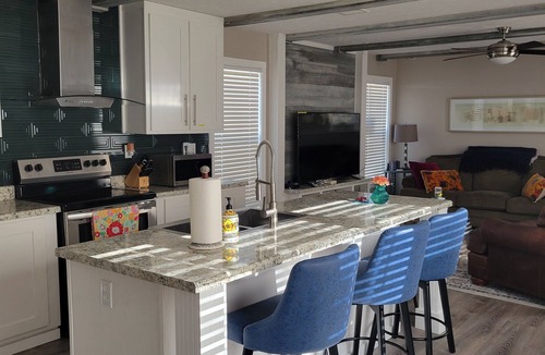 Elberta House | Cheerful 2 bedroom home on Miflin Creek
