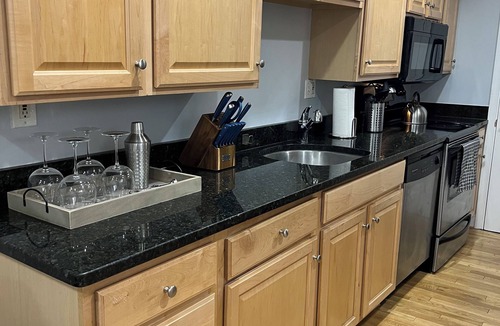 Upper Fells Point House | Cheerful 2-bedroom row house with rooftop deck!