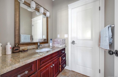 Shaughnessy House | Cheerful 2-bedroom Suite B+C in Vancouver
