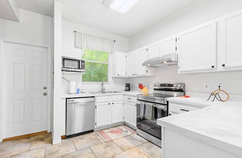 Gainesville Villa | Cheerful 2 BR Townhome: Pool & Central Location!