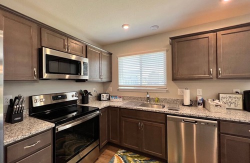 Otterbien Home House | Cheerful 4 Bedroom Home - Brand New Construction!