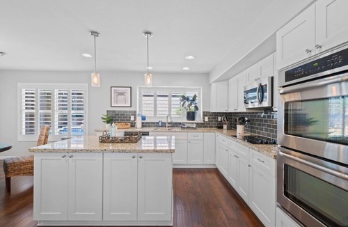 Paradise Valley Village House | Cheerful 5 bedroom with Pool heated