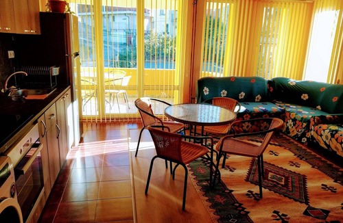 Vitosha District Apartment | Cheerful 7 bedroomed floor, own kitchen and Bathroom